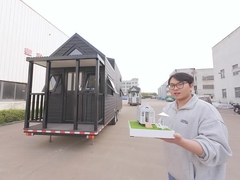 이동식 뿌리의 바퀴에 있는 작은 집들